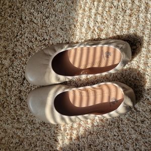 SOLD - Groundies Bella Flat size 38. Taupe